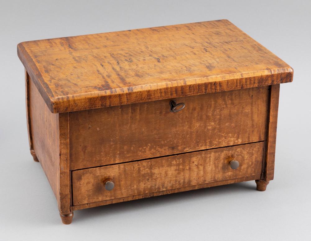 MINIATURE BLANKET CHEST DRESSER 34f312