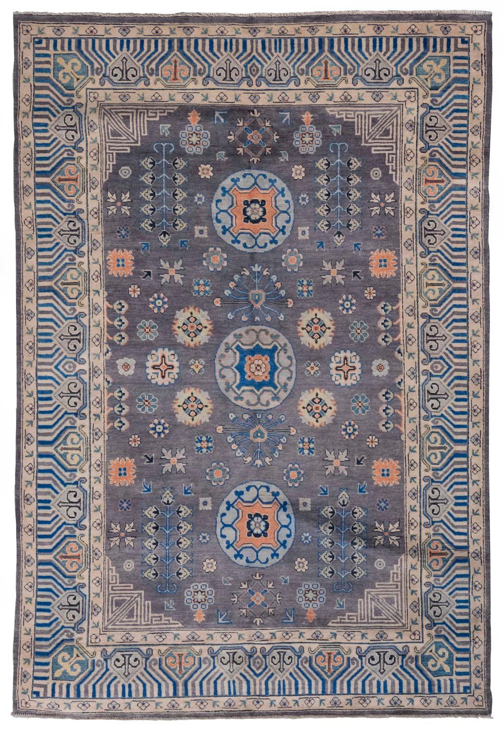 KHOTAN DESIGN RUG: 6’1” X 9’0”