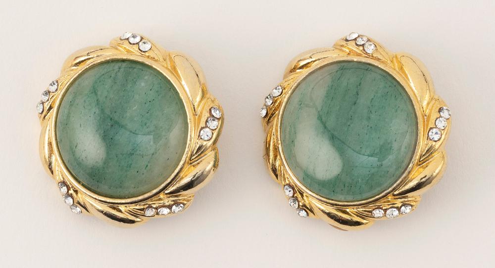 PAIR OF GOLD TONE AND JADE EARRINGS 34f63a