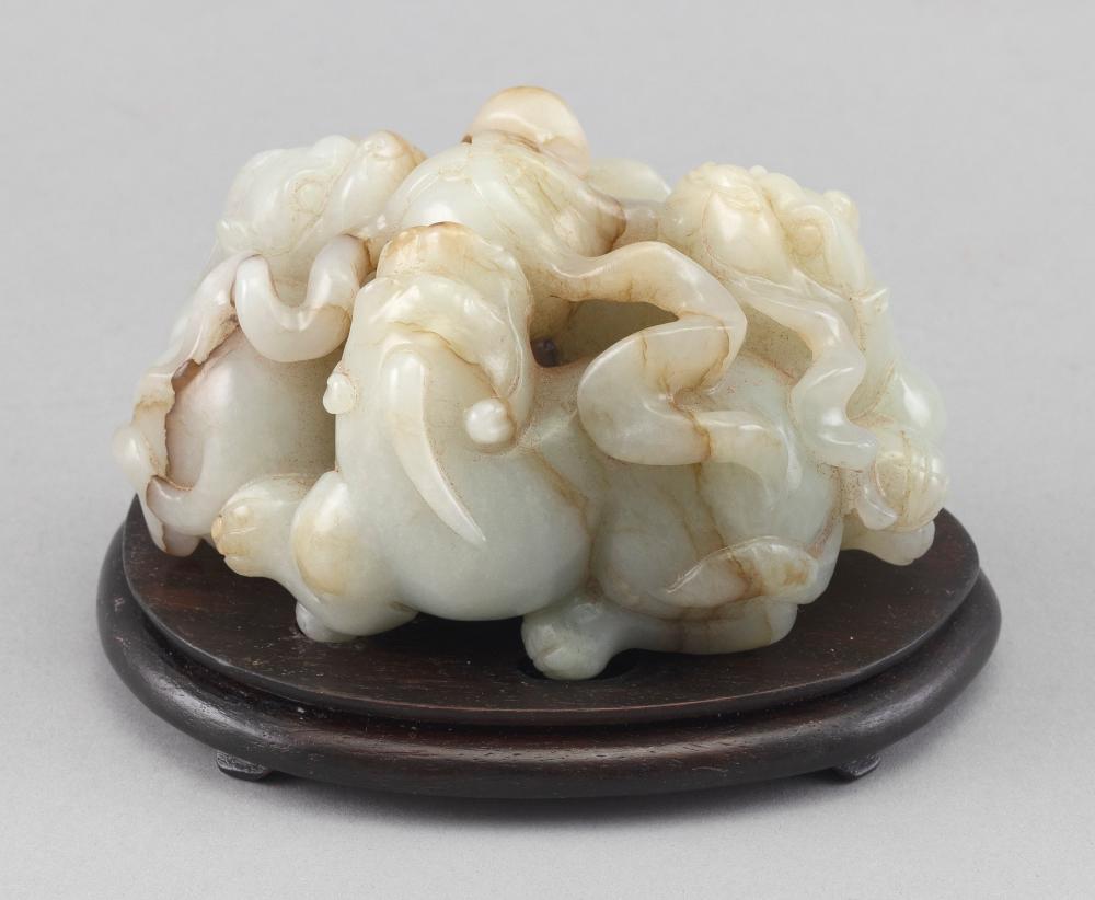 CHINESE CARVED LIGHT CELADON JADE 34f64c