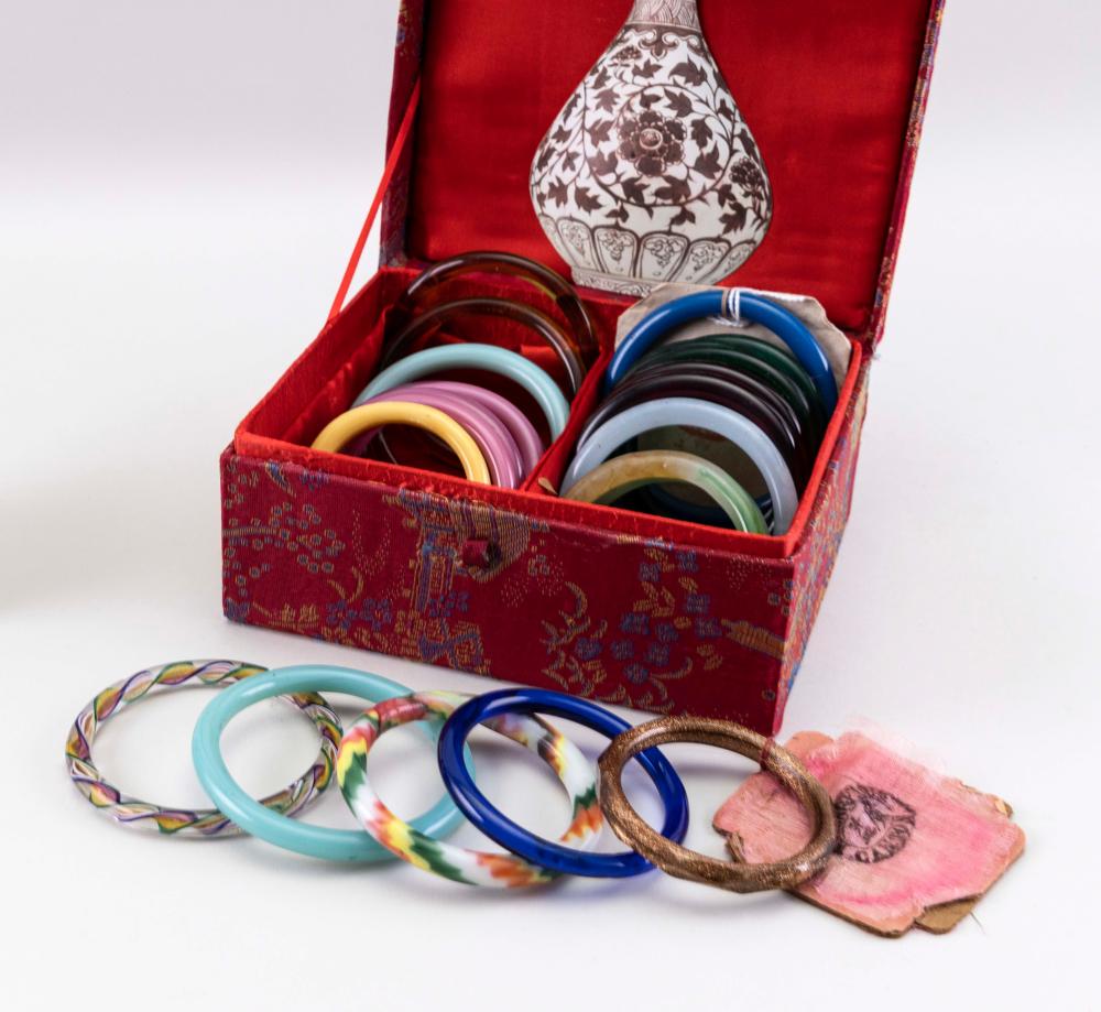 TWENTY FIVE CHINESE GLASS BANGLES 34f648