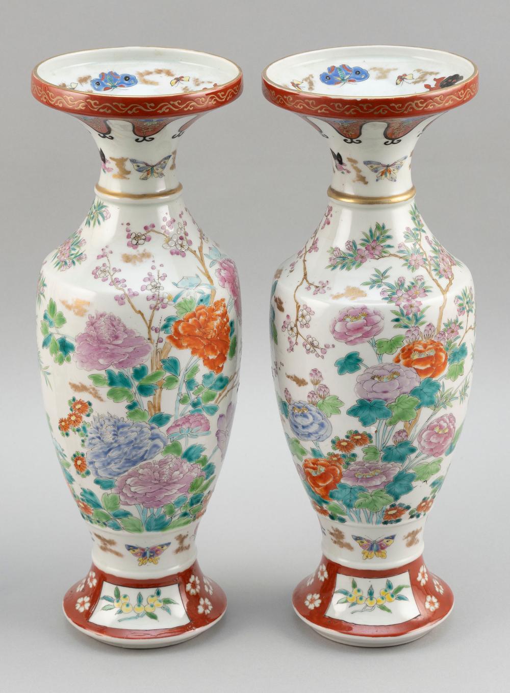 PAIR OF FAMILLE ROSE CHINESE EXPORT