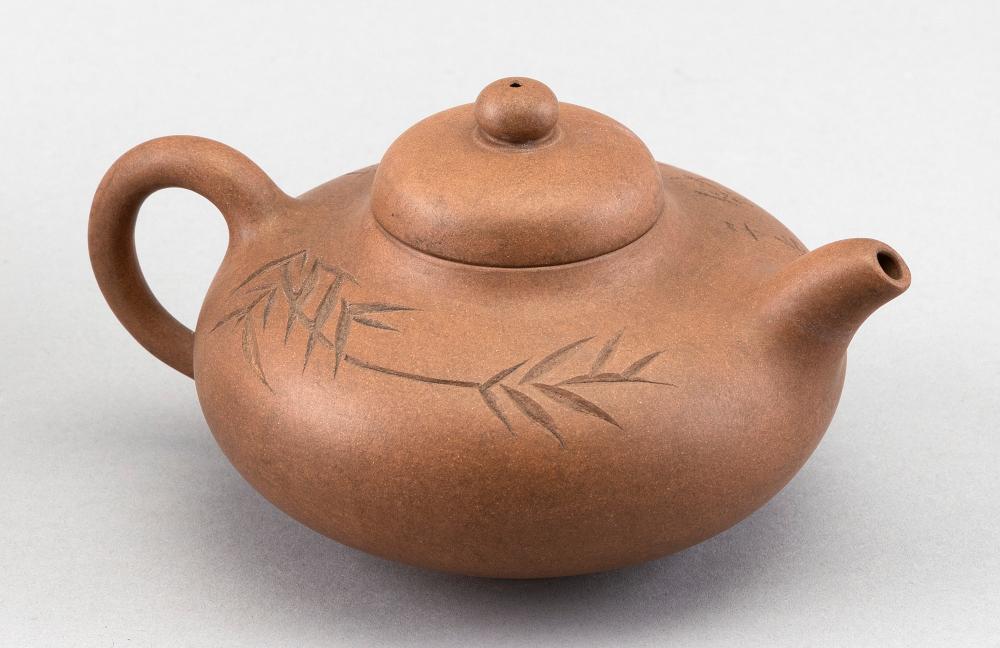 CHINESE YIXING POTTERY TEAPOT 20TH 34f6b0