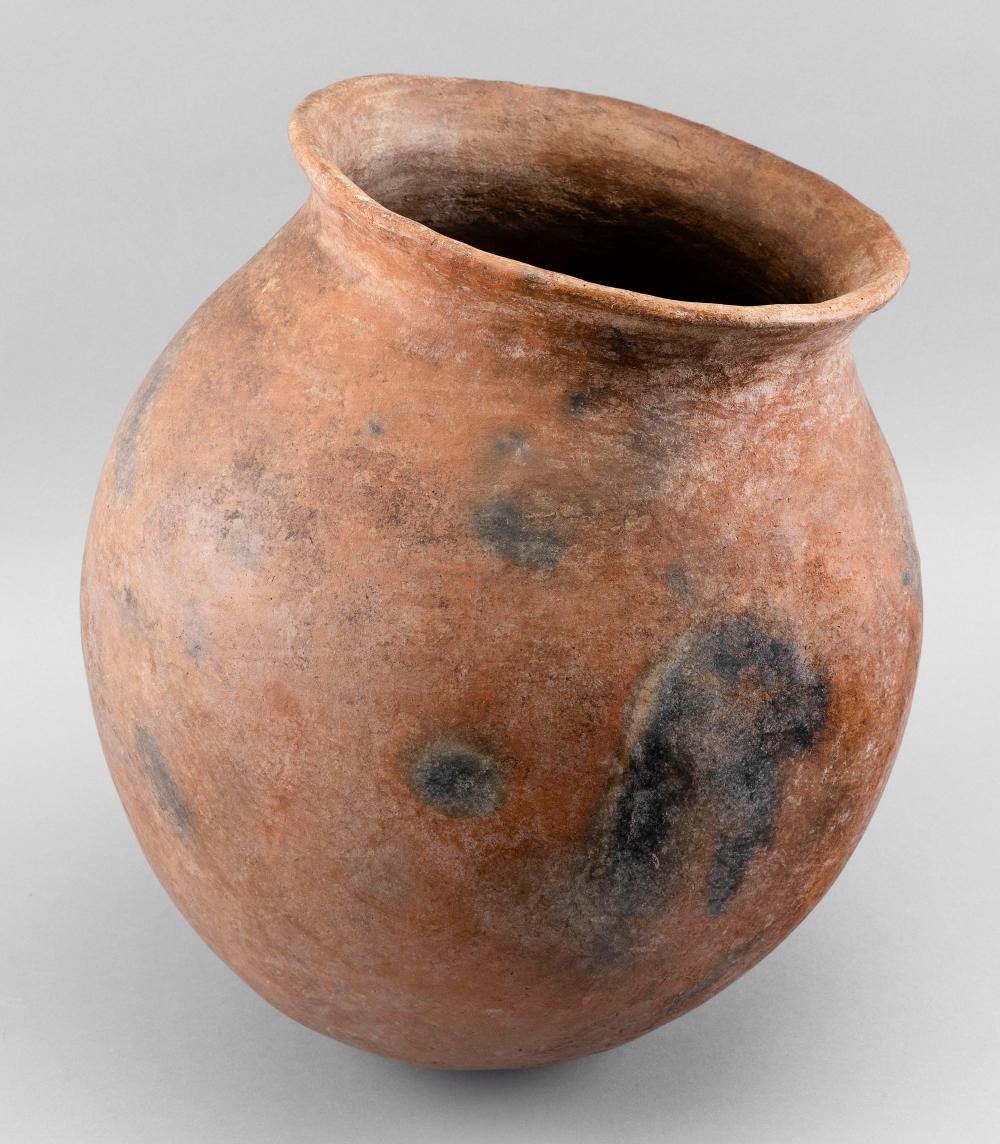 LARGE SOUTHWESTERN CERAMIC POT