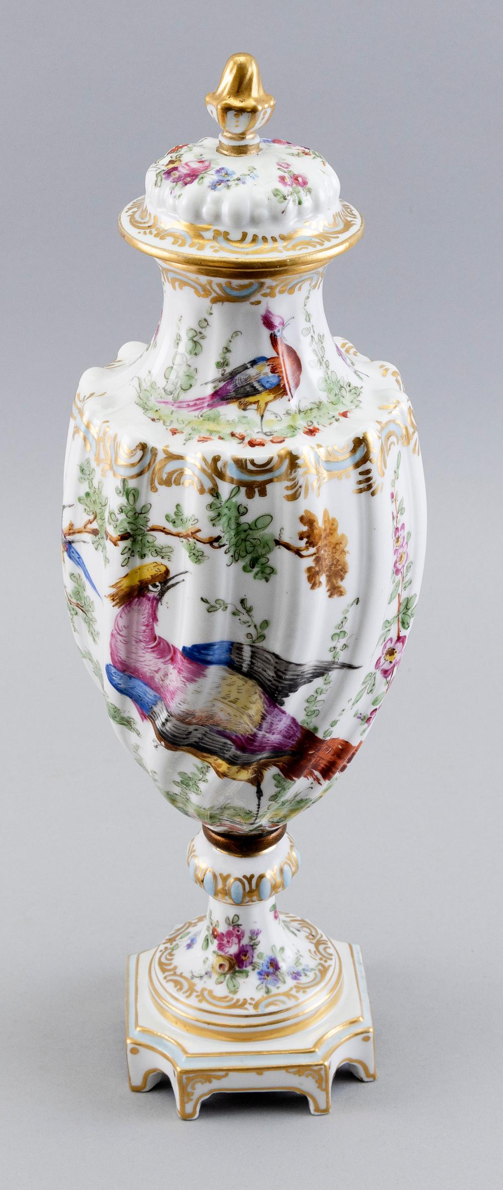 CHELSEA VASE ENGLAND, LATE 18TH