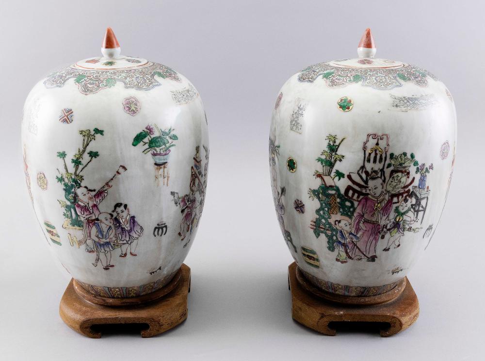 PAIR OF CHINESE PORCELAIN COVERED 34fc66