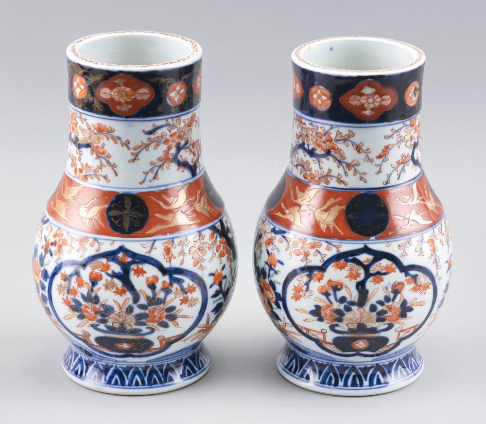 PAIR OF JAPANESE IMARI PORCELAIN 34fc93