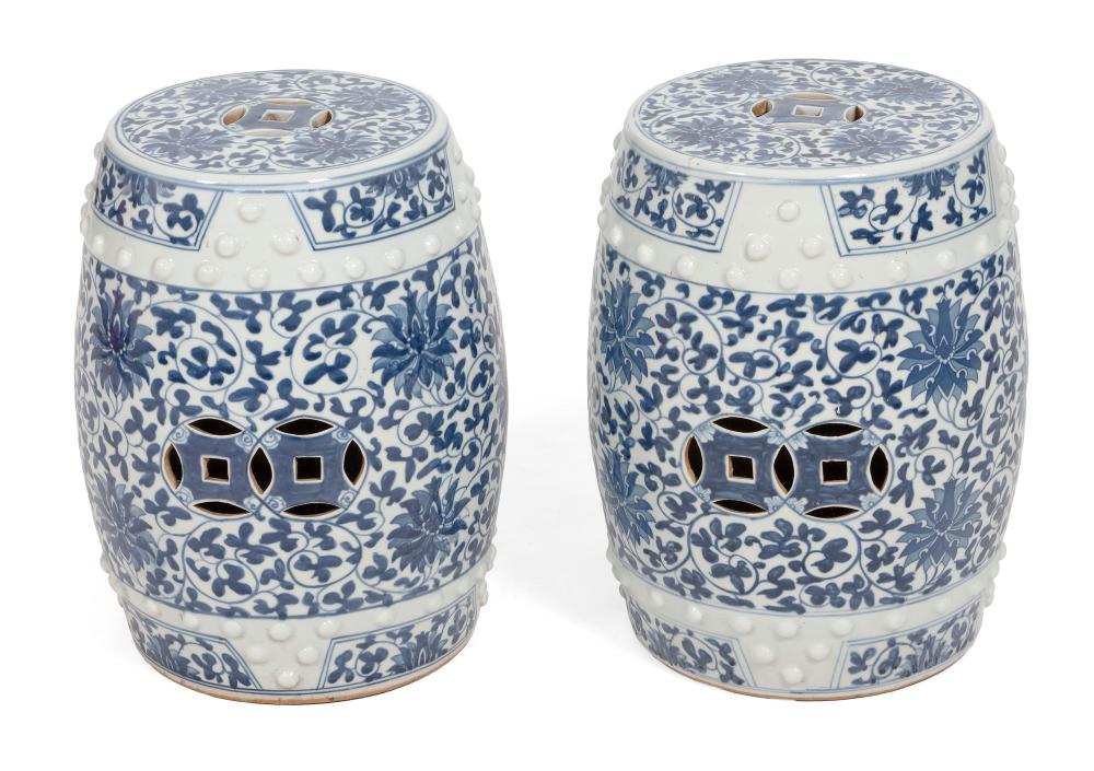 PAIR OF DIMINUTIVE BLUE AND WHITE