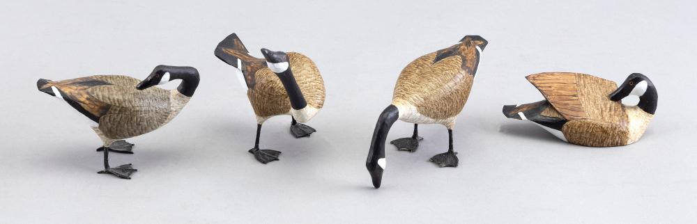 FOUR MINIATURE CANADA GEESE CARVINGS 34fdb5