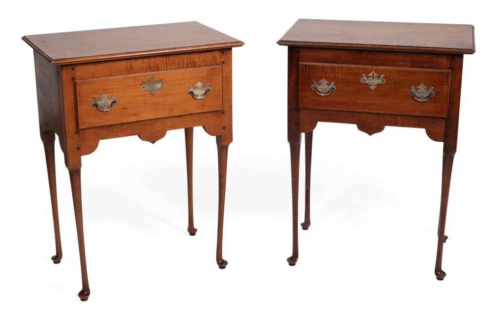 PAIR OF QUEEN ANNE STYLE ONE DRAWER 34fde9