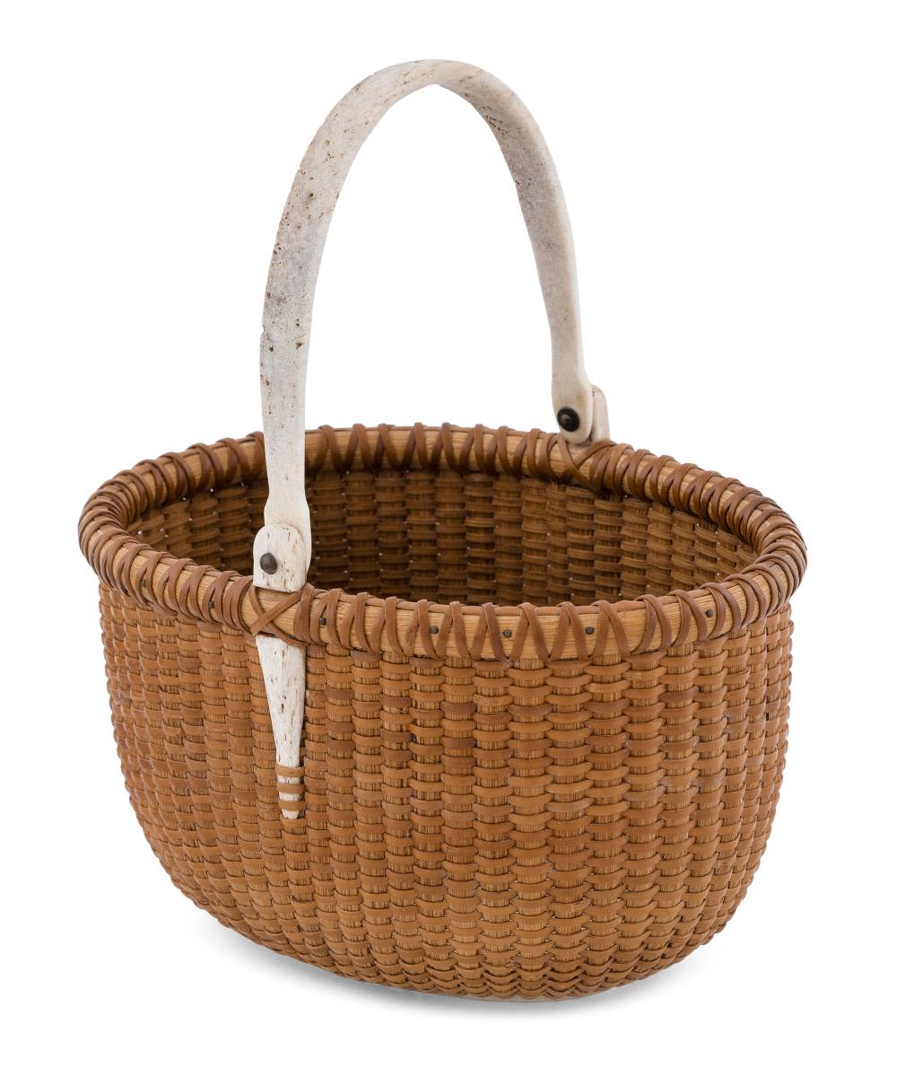 OVAL NANTUCKET BASKET WITH WHALEBONE 350199