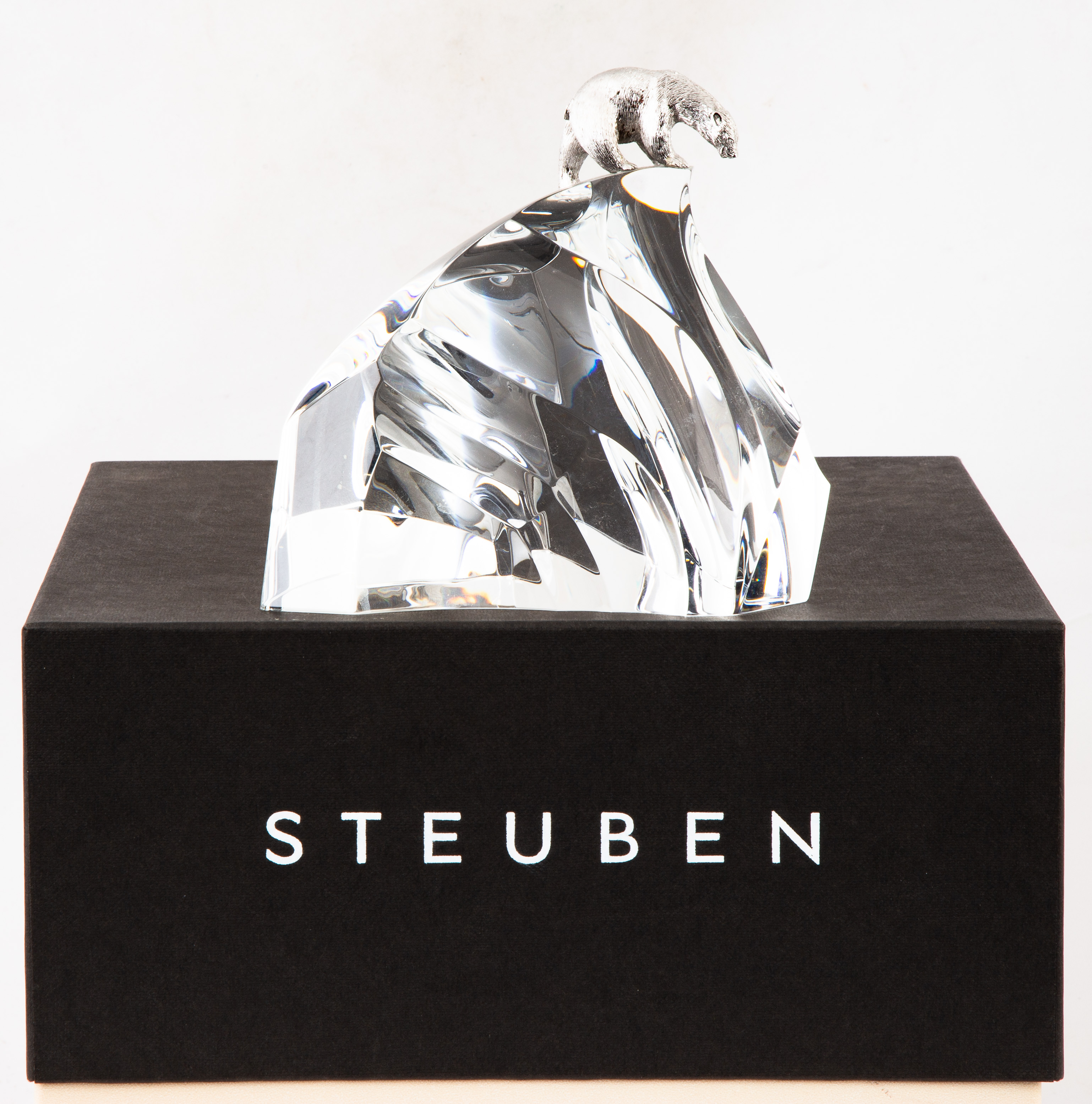 STEUBEN CRYSTAL ICE BEAR Corning  35297a