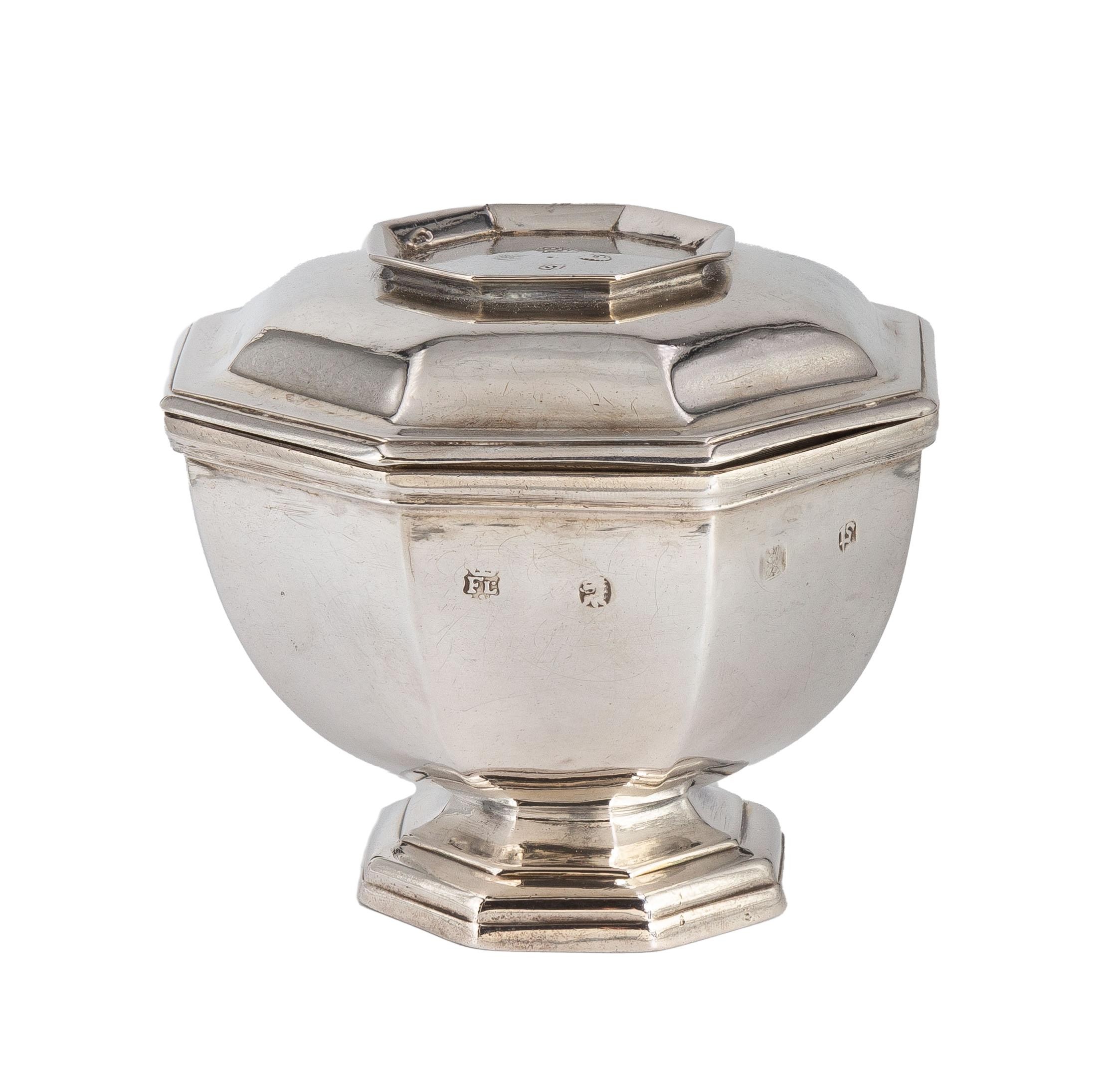 QUEEN ANNE SILVER OCTAGONAL SUGAR