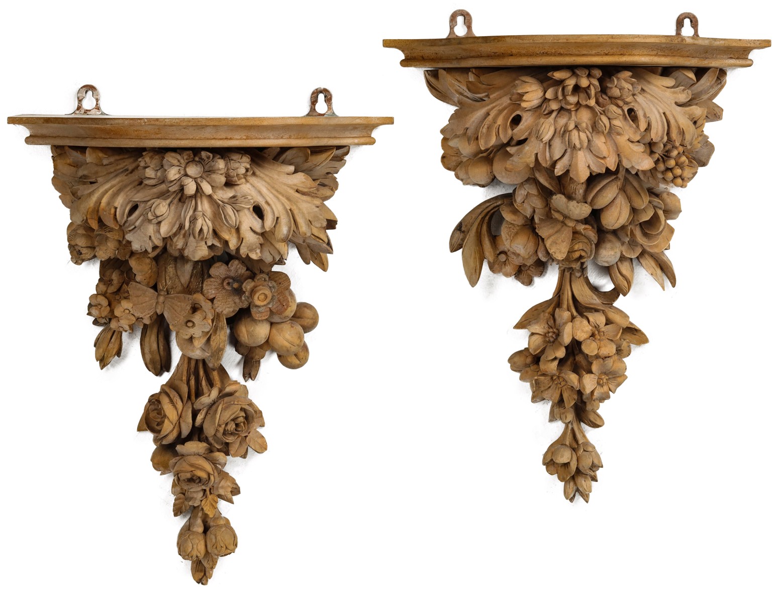 A PAIR OF GEORGE II STYLE CARVED