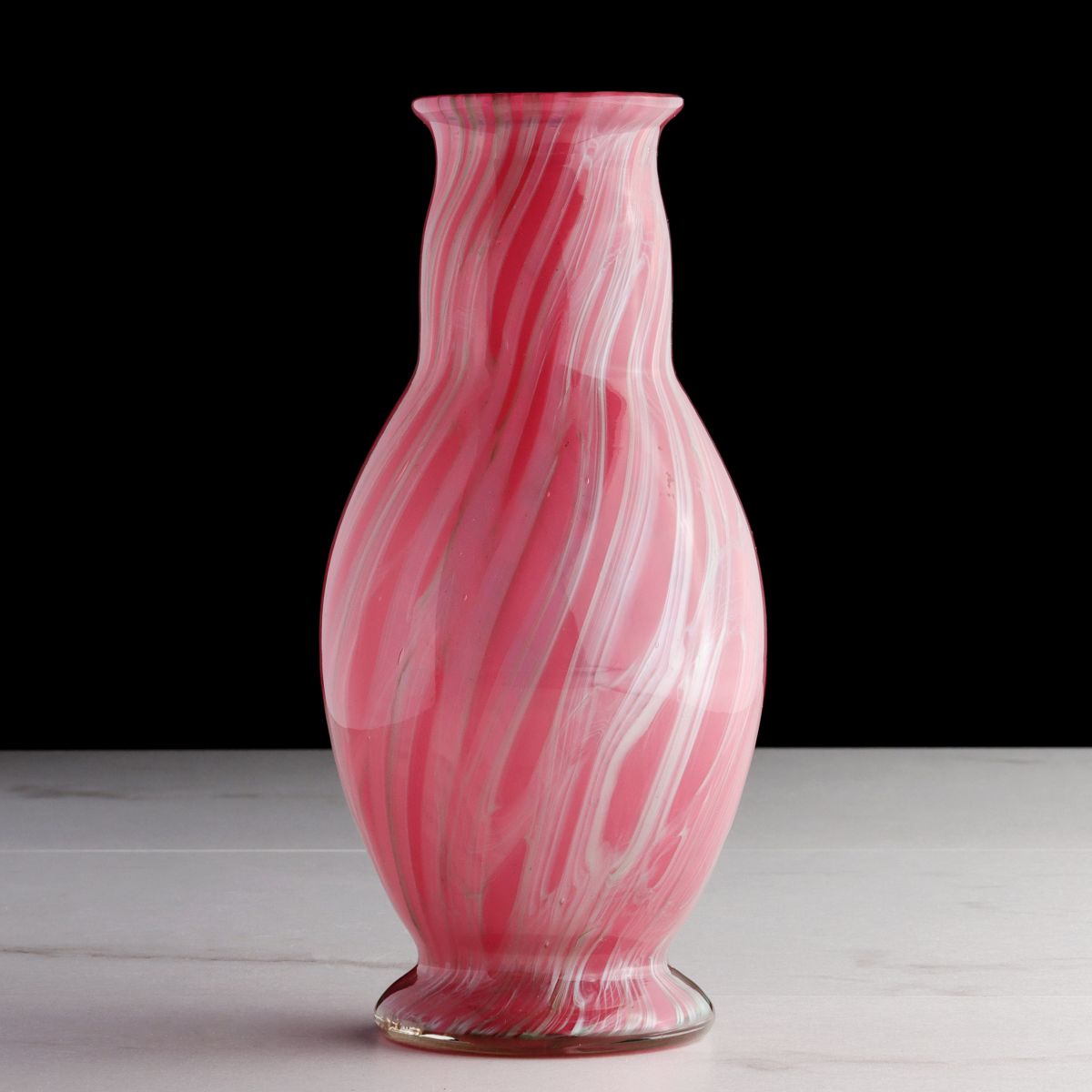 A CAMELLIA RED ART GLASS VASE ATTRIBUTED 352b34