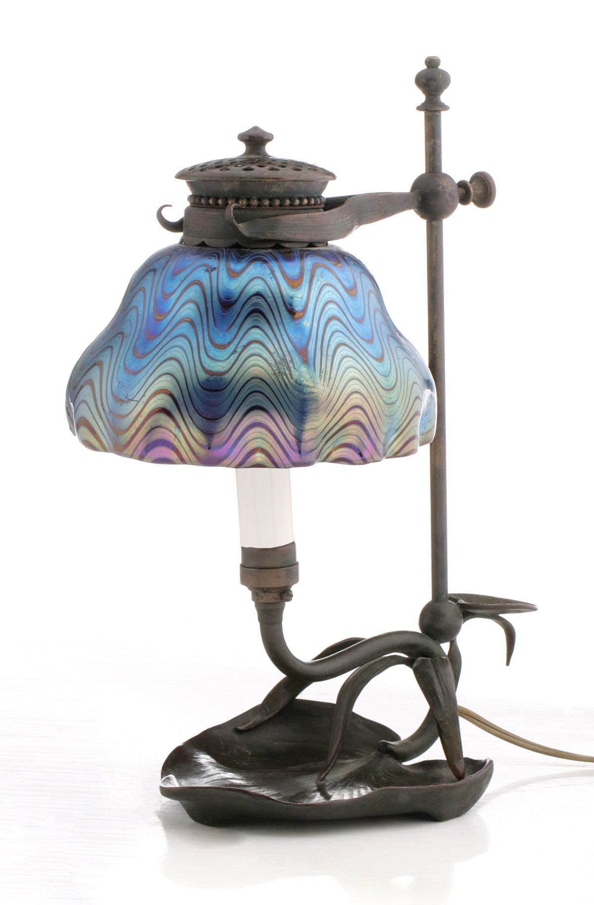 A LATE 20TH CENTURY BRONZE LAMP 352b46