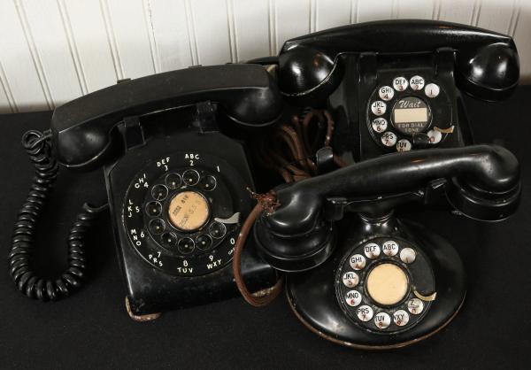 THREE VINTAGE ROTARY TELEPHONESONSITE 352d80