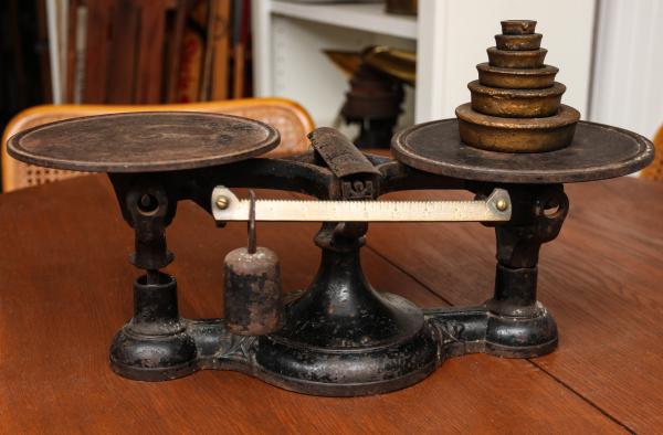 19TH CENTURY IRON BALANCE SCALES 352d9e