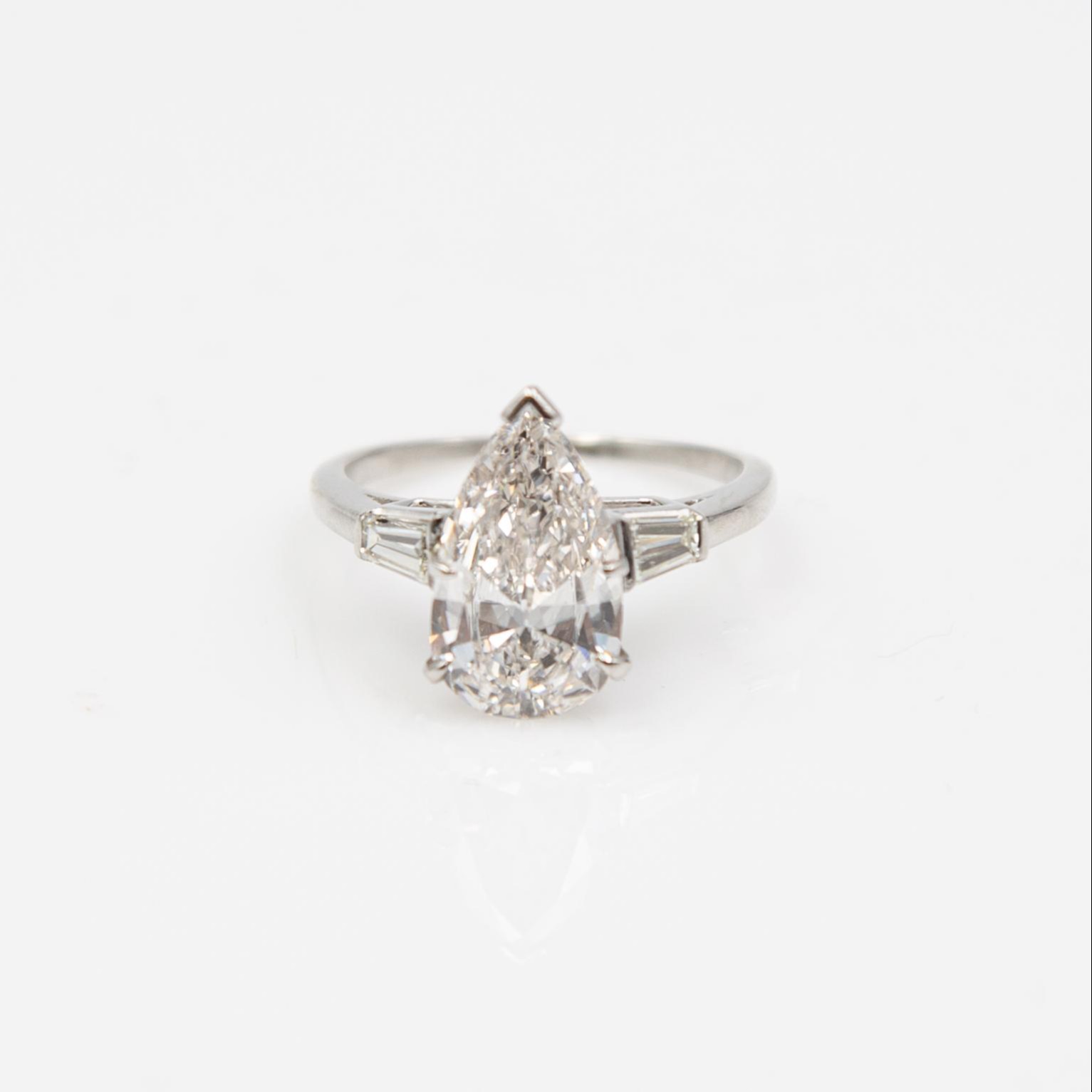 3.45 CT PEAR SHAPED DIAMOND RING