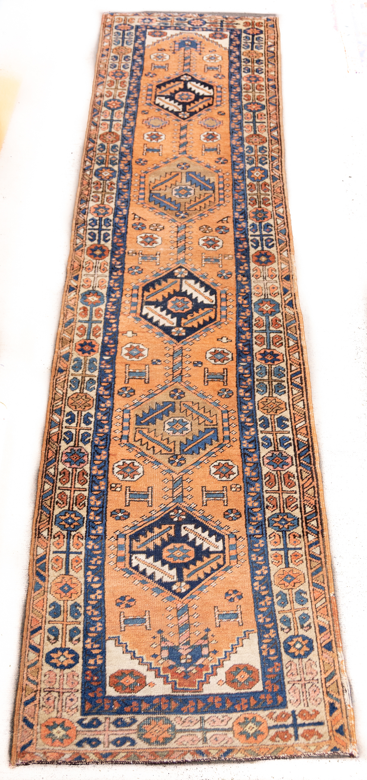 HERIZ ORIENTAL RUNNER Early 20th