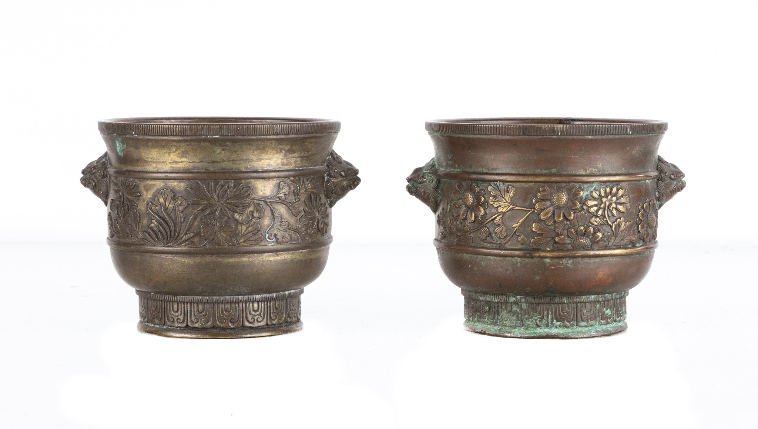 PAIR OF CHINESE BRONZE CENSOR POTS 352fc6