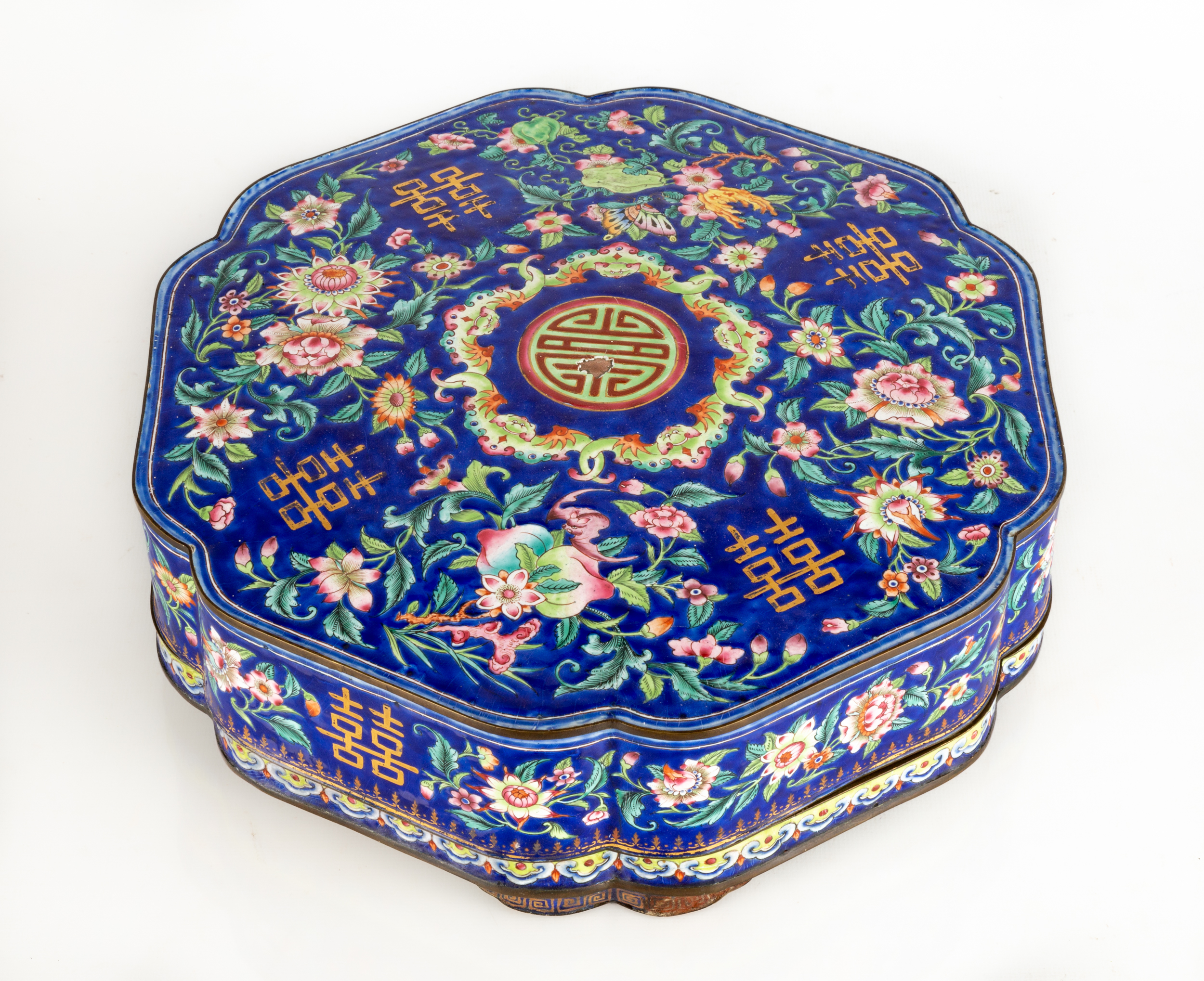 CHINESE PORCELAIN ENAMELED COVERED SERVING