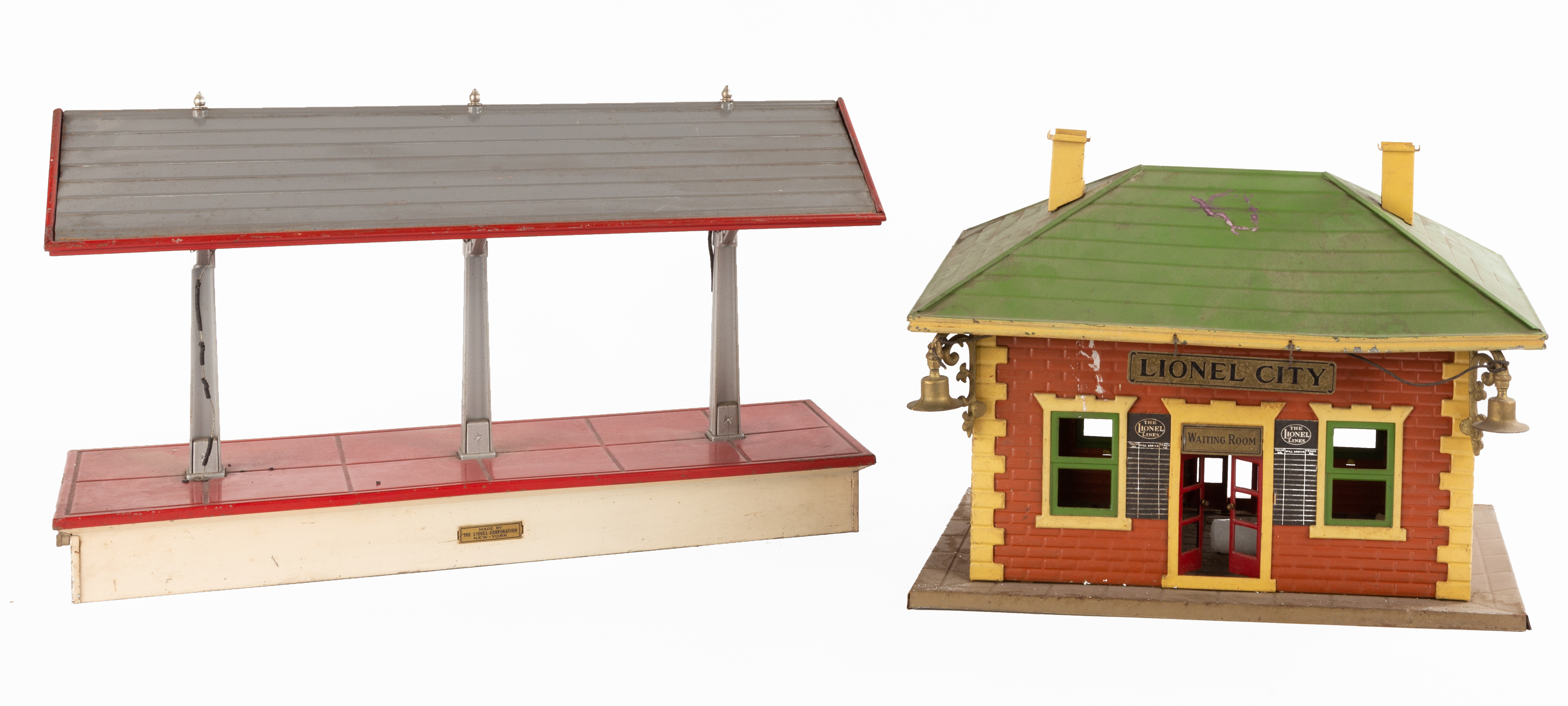 (2) VINTAGE LIONEL TRAIN STATIONS