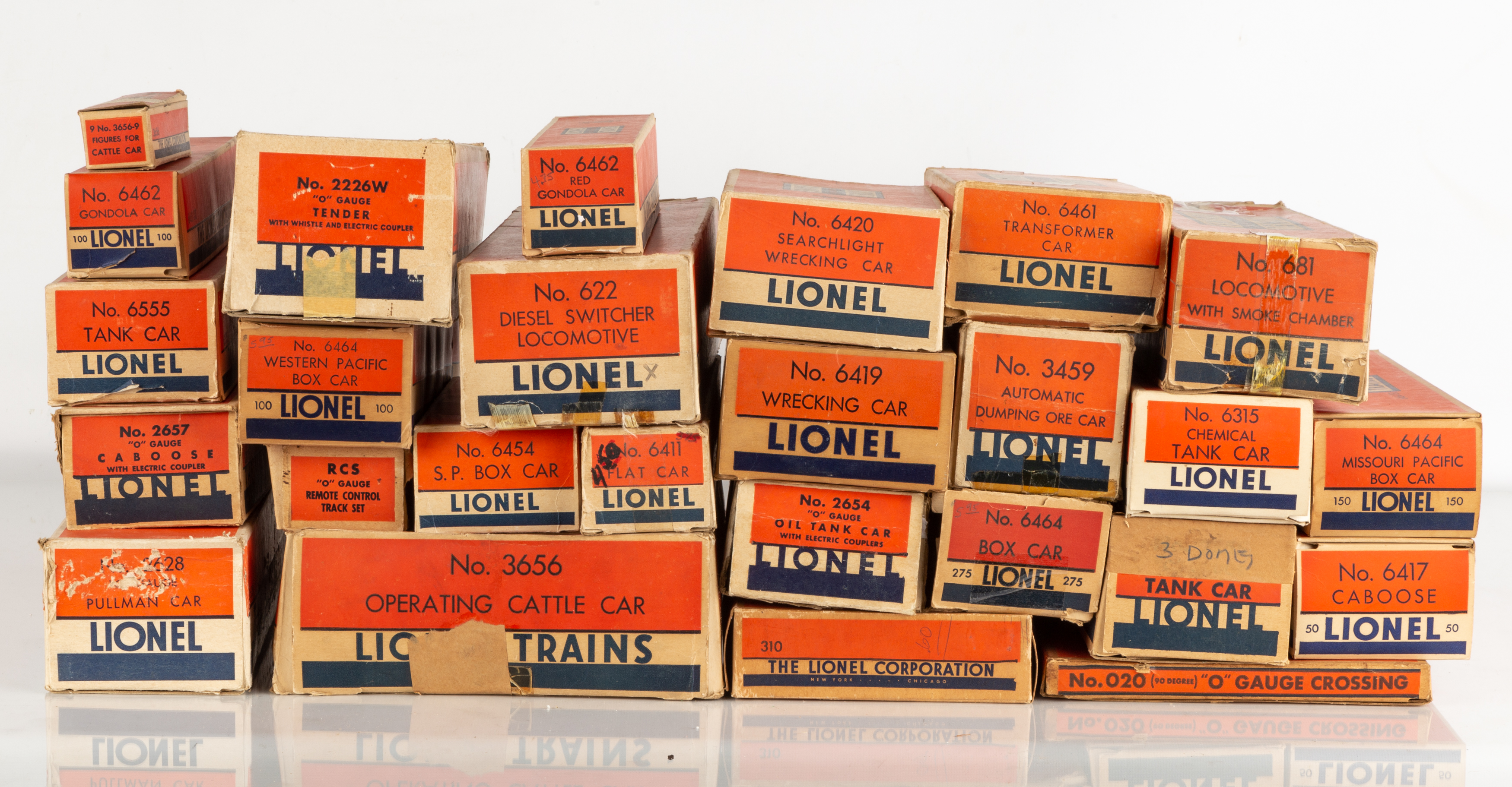 GROUP OF BOXED LIONEL TRAINS, CARS,