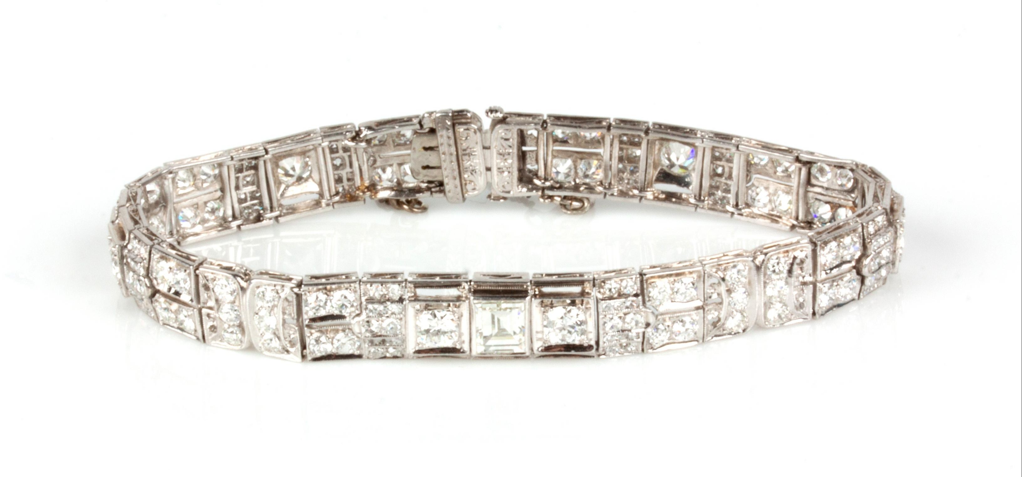 AN ART DECO ERA PLATINUM BRACELET 35332e