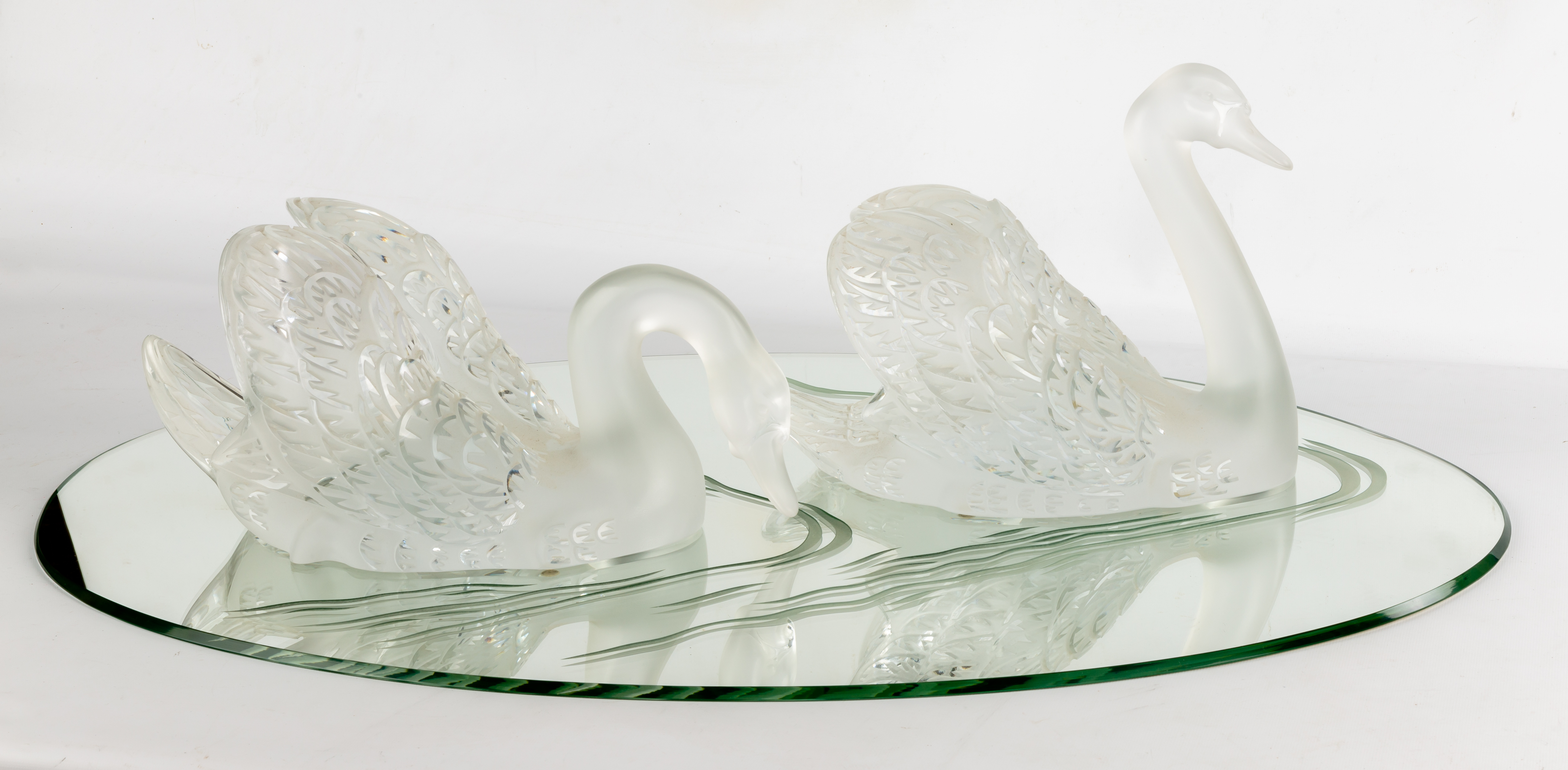 PAIR OF LALIQUE ART GLASS CYGNE 35338c