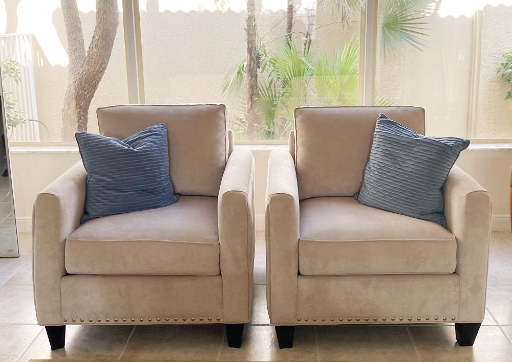 PAIR OF CONTEMPORARY UPHOLSTERED 35344b