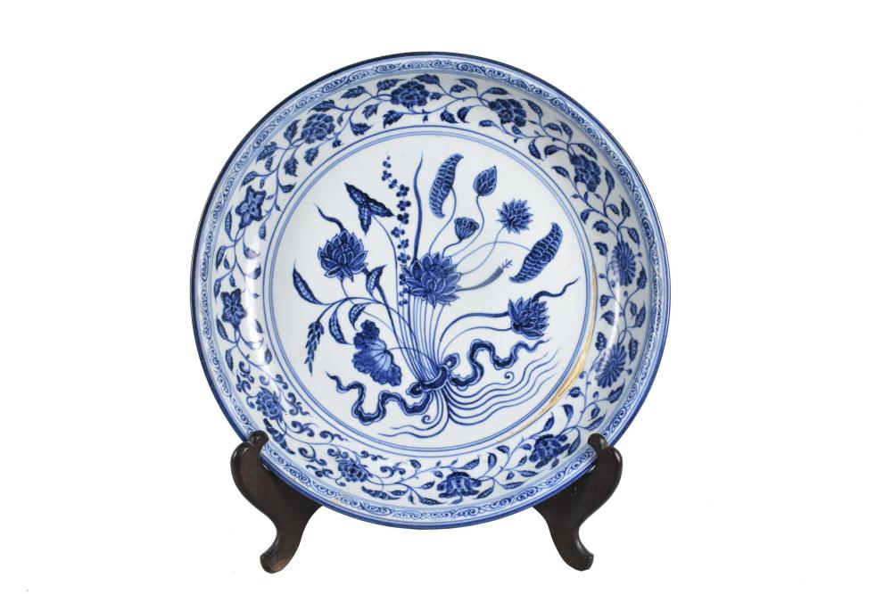 CHINESE BLUE AND WHITE DECORATED 353446