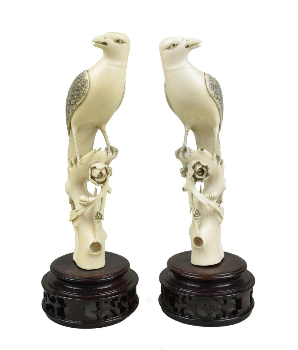 PAIR OF CHINESE FIGURAL GROUP OF