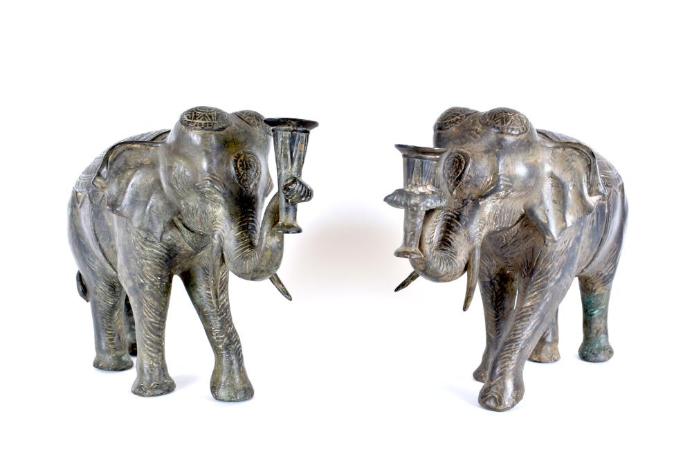 PAIR OF PATINATED BRONZE ELEPHANTS 3535a9