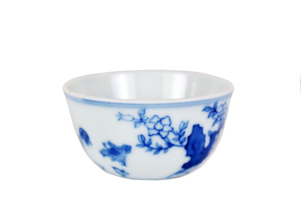 CHINESE BLUE AND WHITE PORCELAIN 35363d