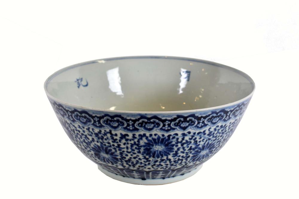 CHINESE LARGE BLUE WHITE PORCELAIN 353678