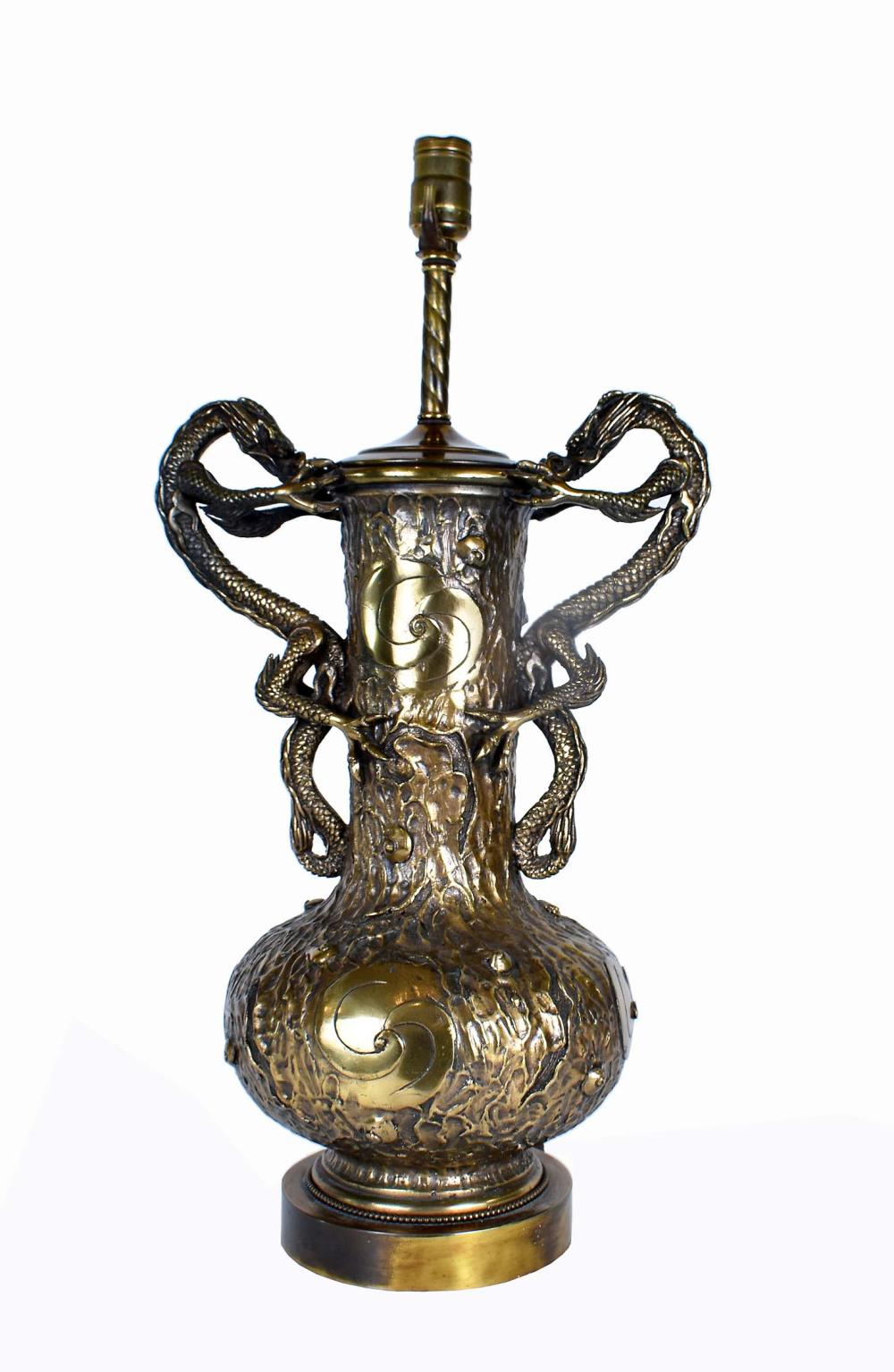 ASIAN STYLE BRONZE TABLE LAMPThe