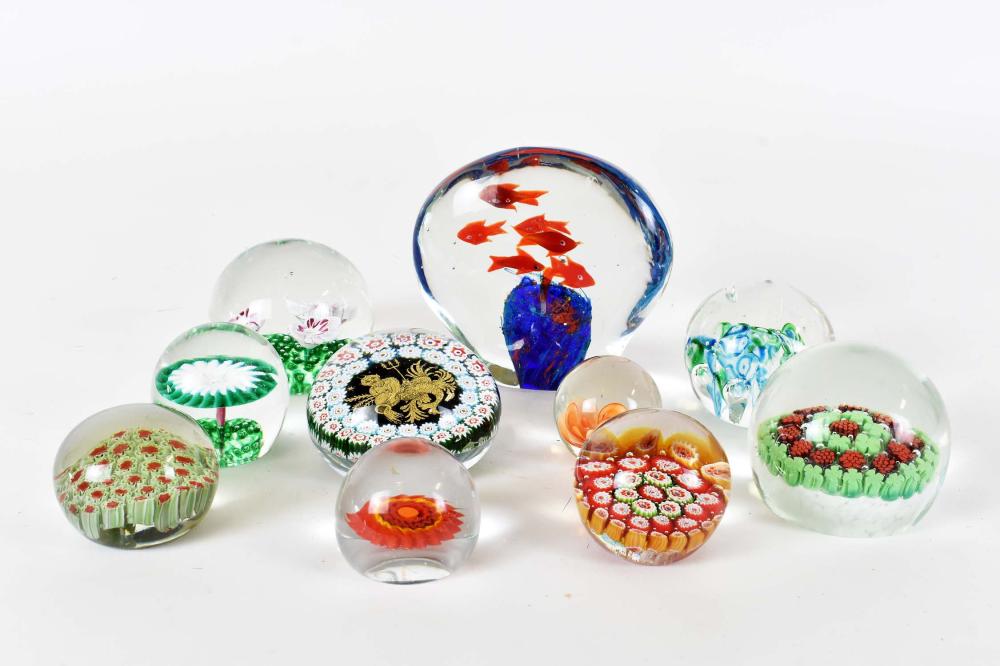 TEN VARIOUS GLASS PAPERWEIGHTS20th