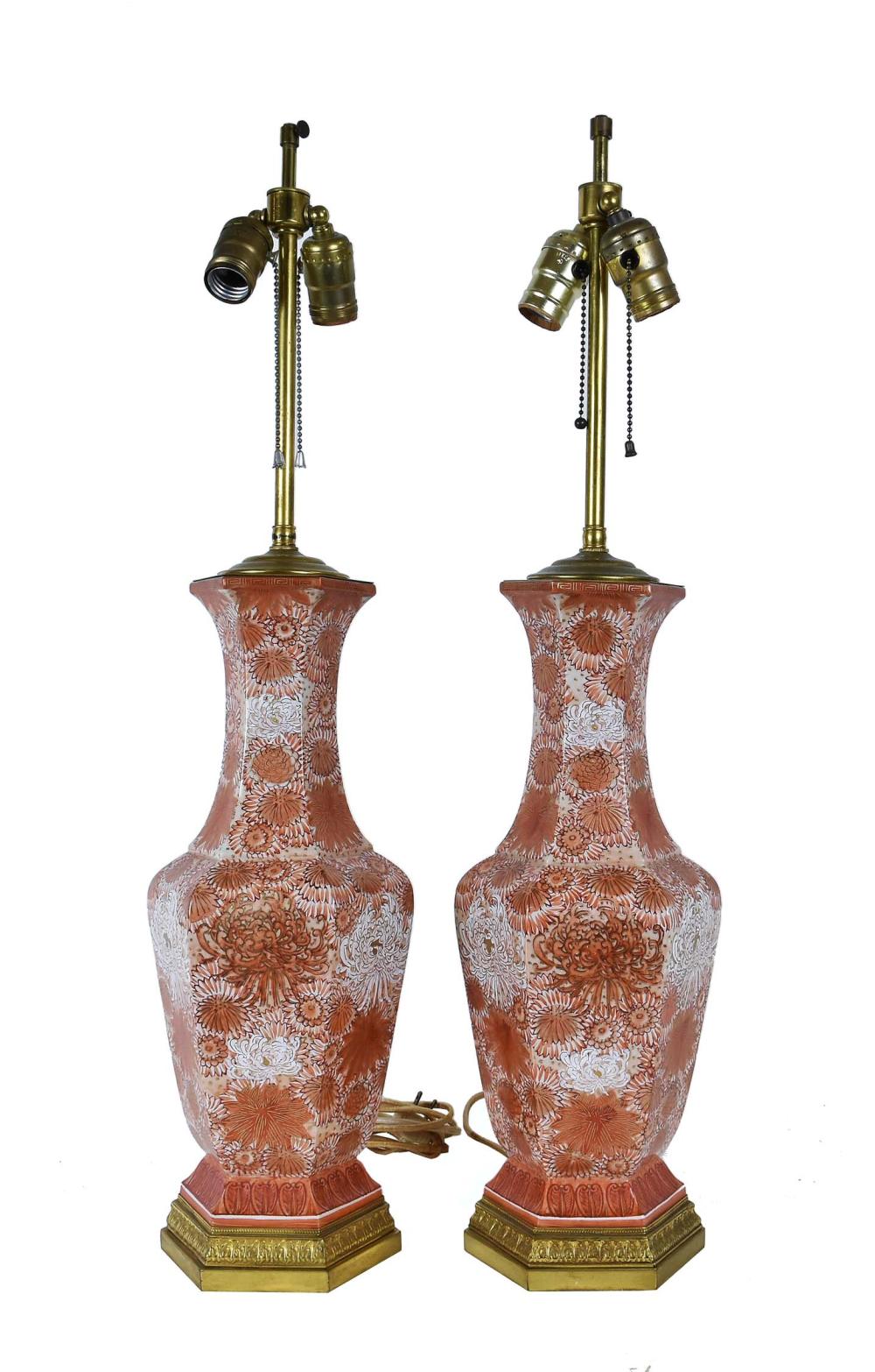 PAIR OF KUTANI STYLE IRON RED PORCELAIN 353766