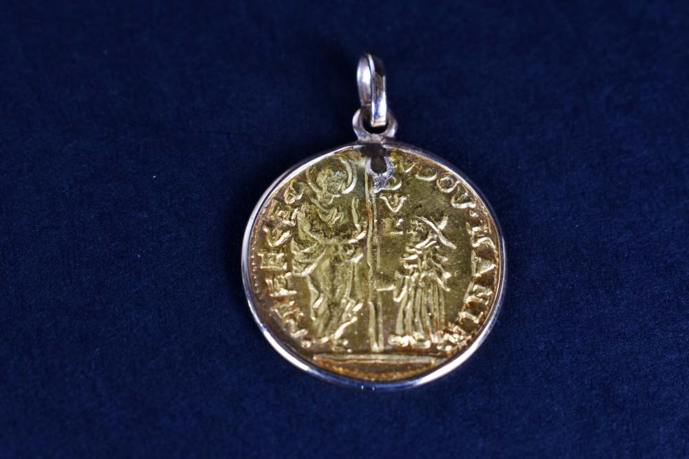 RELIGOUS GOLD COIN PENDANT18KT