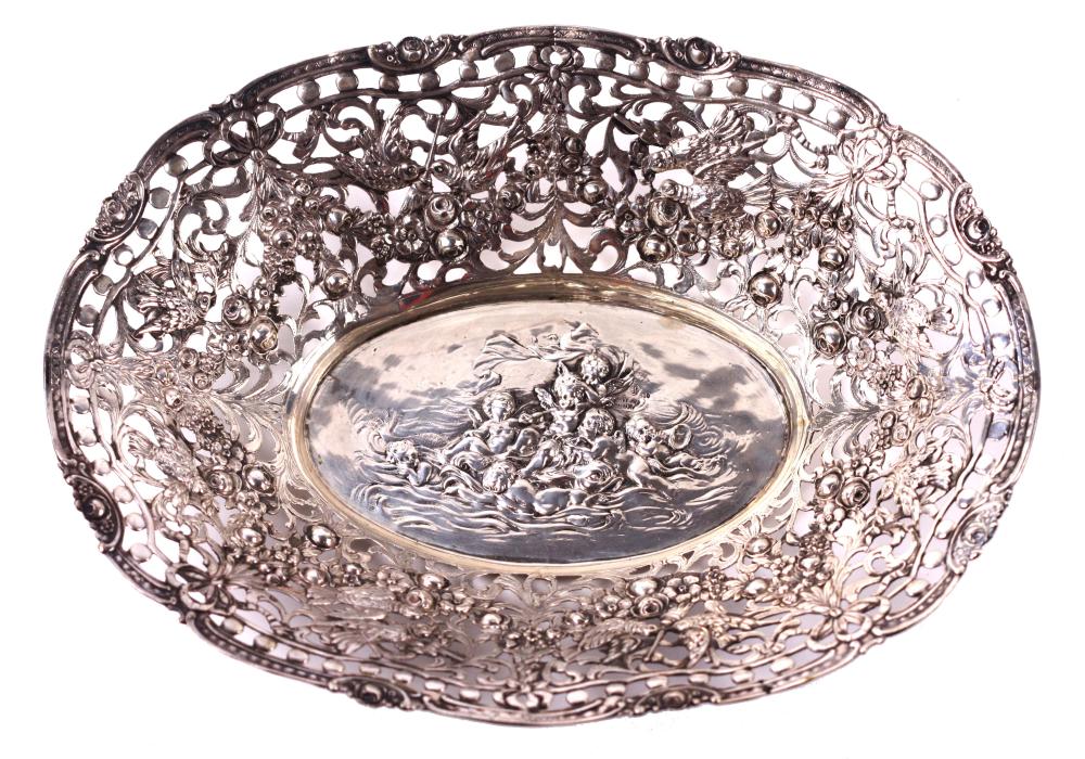 CONTINENTAL SILVER REPOUSSE DECORATED 353839