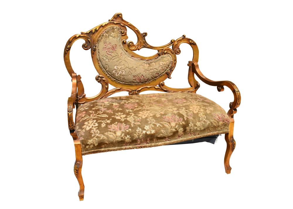 FRENCH ROCOCO STYLE GILTWOOD SETTEEThe