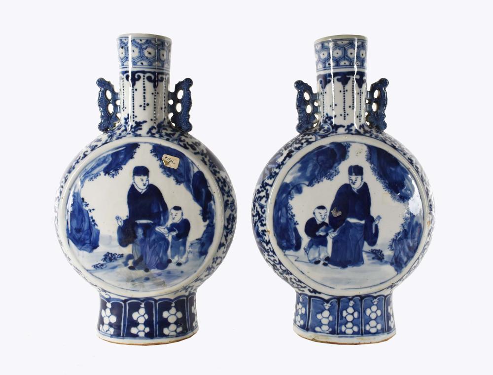 PAIR OF CHINESE BLUE WHITE PORCELAIN 3539bb