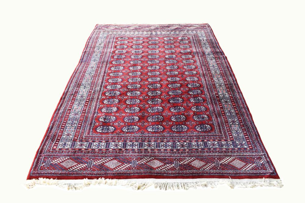 TEKKE BOKHARA CARPETWith white