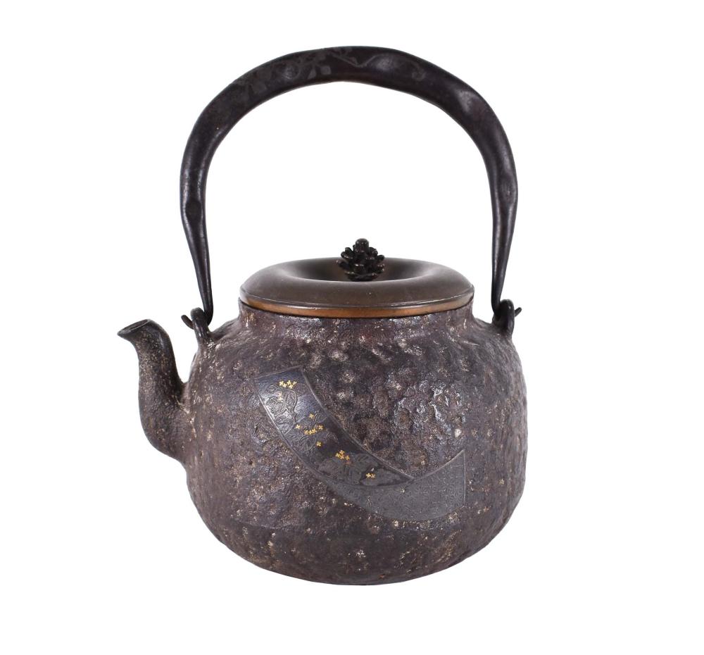 JAPANESE CAST IRON AND BRONZE TEAPOTMeiji 3539eb