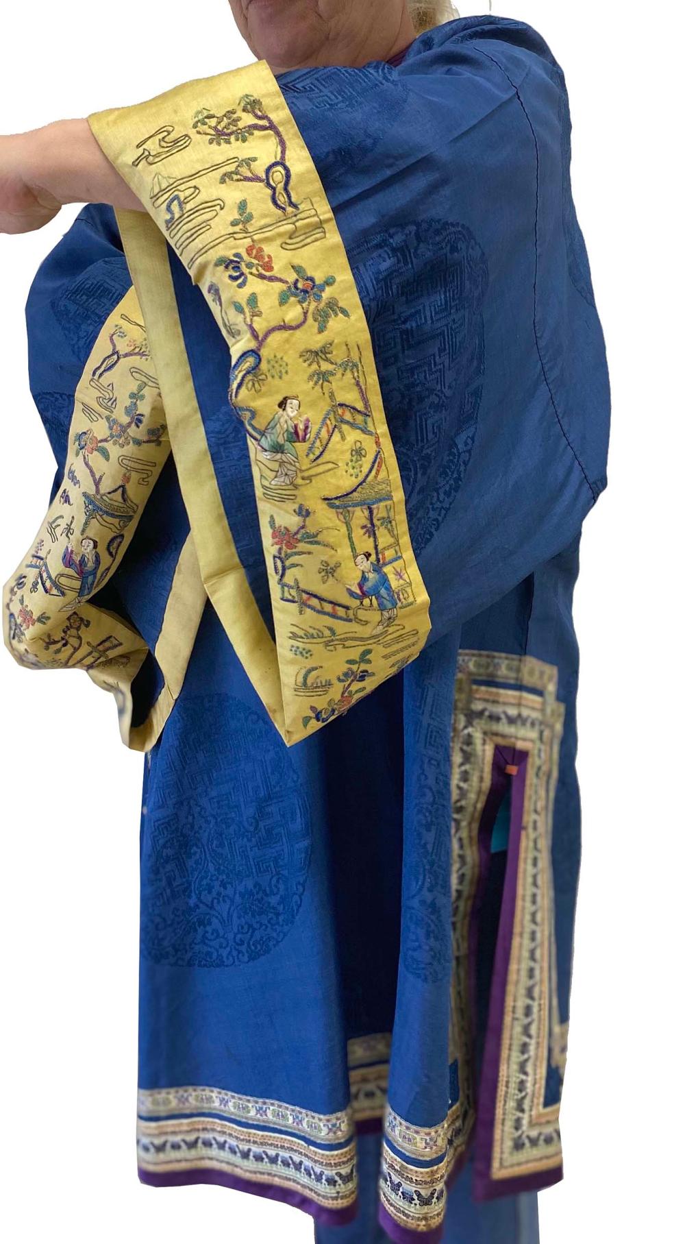 CHINESE EMBROIDERED SILK JACKETLate