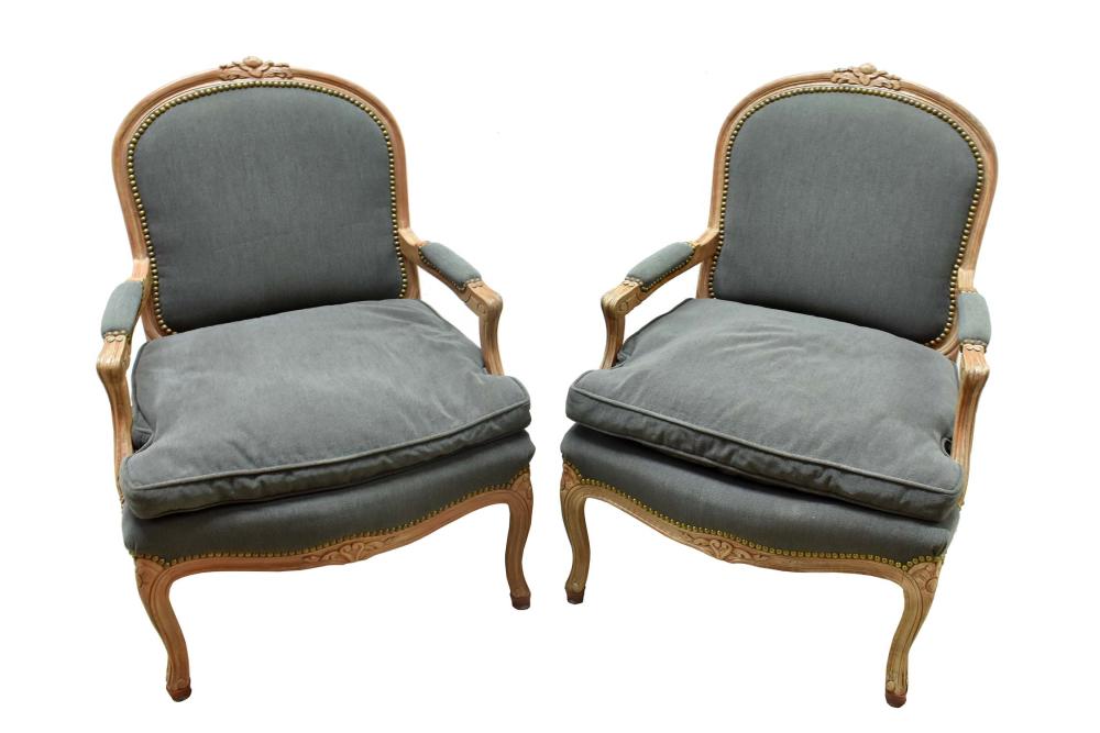 PAIR OF LOUIS XV STYLE FAUTEUILS 353a58