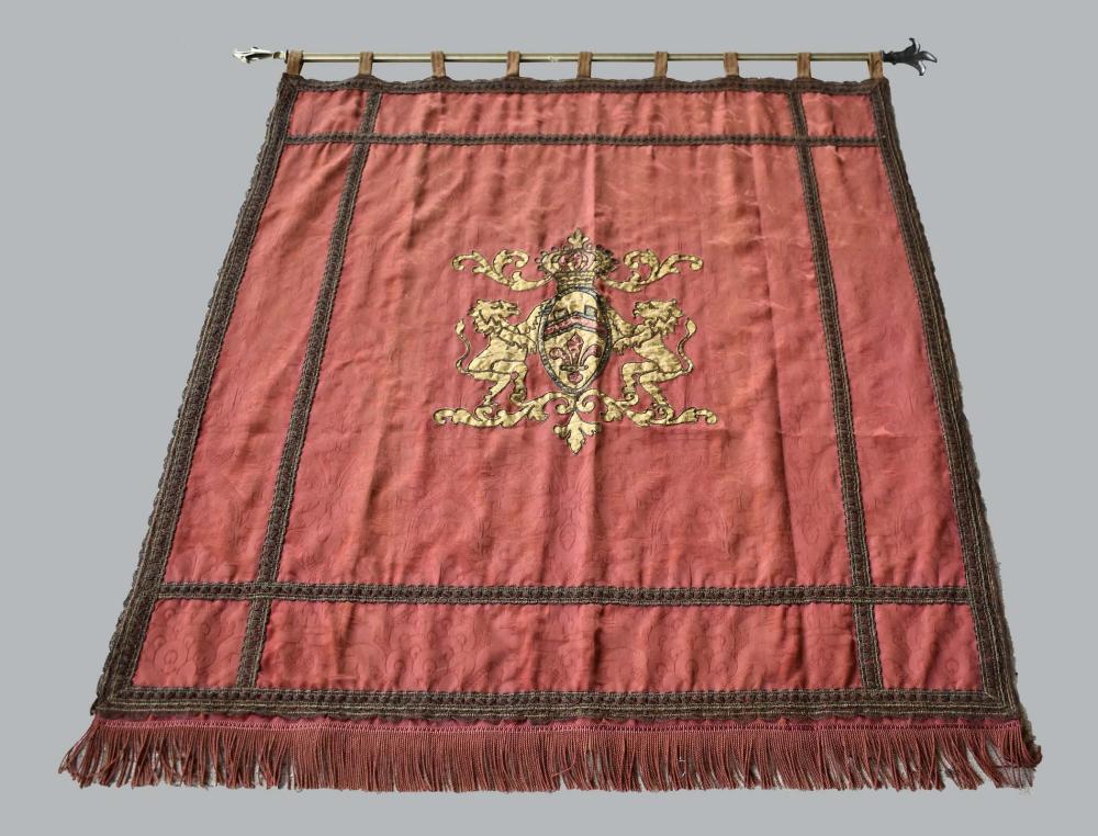 FRENCH EMBROIDERED ARMORIAL HANGINGThe 353bbe