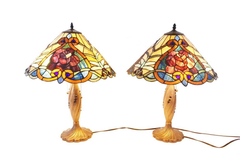 PAIR OF TIFFANY STYLE LEADED GLASS 353c96