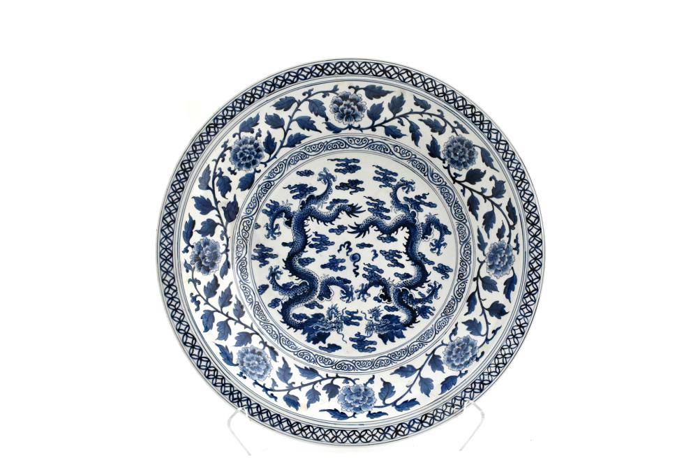 CHINESE BLUE AND WHITE LARGE CHARGERThe 353d11